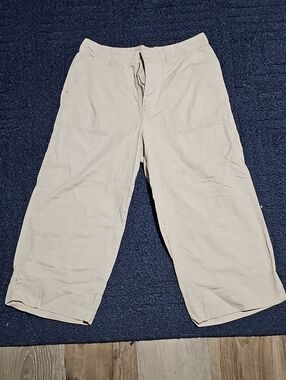 White Stag Cream Capri's with Gold-Tone Zipper Accent